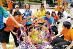 2011深圳湾艺穗节在南山中心区举办，邀请市民参与艺术大巡游
