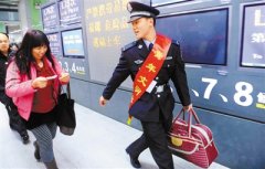 深圳站启用临时候车区 春运第三天送客28.7万